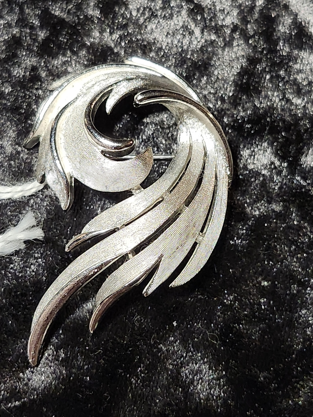 Vintage Trifari Silver-Tone Brushed Swirl Feather Brooch Pin Signed ©TRIFARI